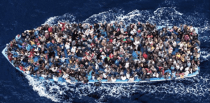 Barcone carico di migranti