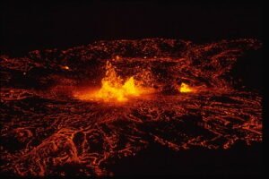 Colata lavica durante un'eruzione