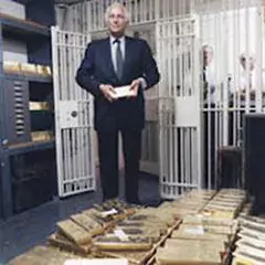 Evelyn Rothschild shows off some of the family's wealth in the form of gold bars